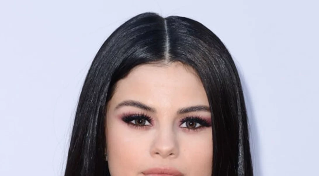 Selena Gomez: Δίνει μια γεύση από το νέο της μυστηριώδες project