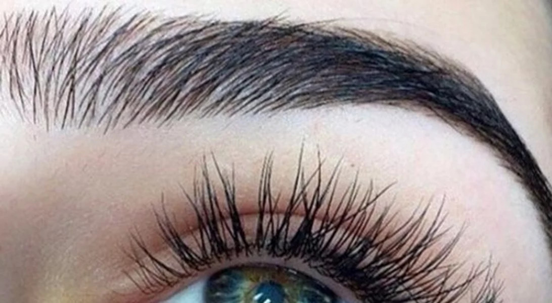 Μετά τα feather-inspired φρύδια, αυτό είναι σίγουρα το πιο τρελό trend!