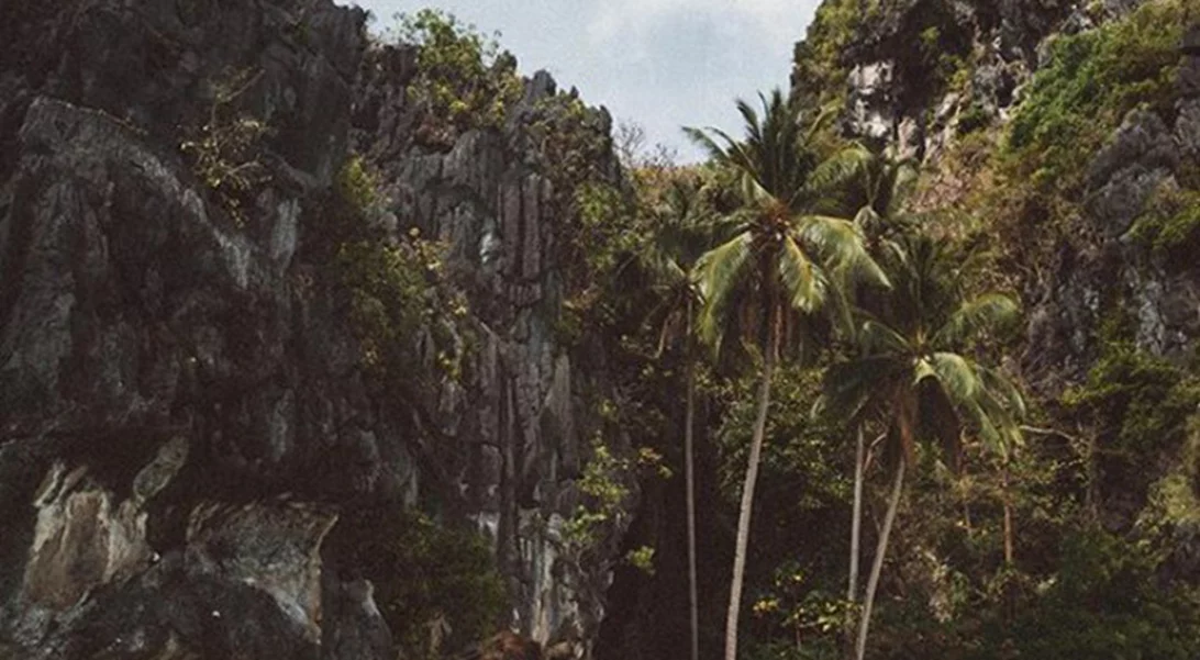 To ζευγάρι που πληρώνεται για να ταξιδεύει