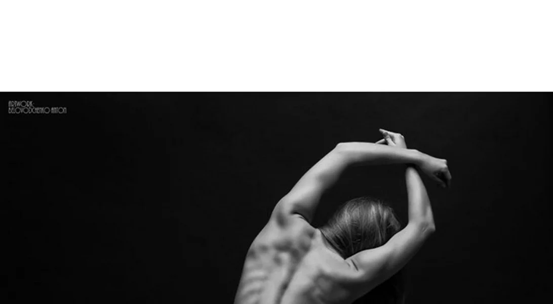 Ο φωτογράφος που αποθεώνει το γυναικείο σώμα με τις ασπρόμαυρες λήψεις του