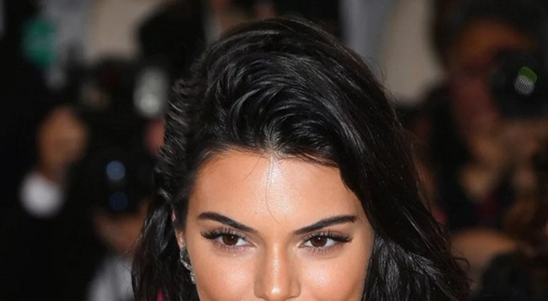 Kendall Jenner: Φοράει το τέλειο look για τον άστατο καιρό