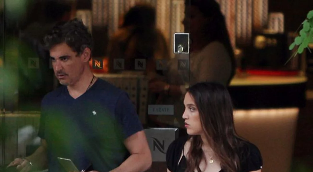 Άρης Σπηλιωτόπουλος - Φοίβη Γραμματικού: Ρομαντική βόλτα στο Κολωνάκι