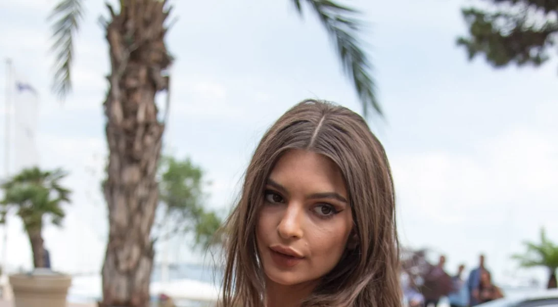 Το look της Emily Ratajkowski που θα αντιγράψουμε τώρα