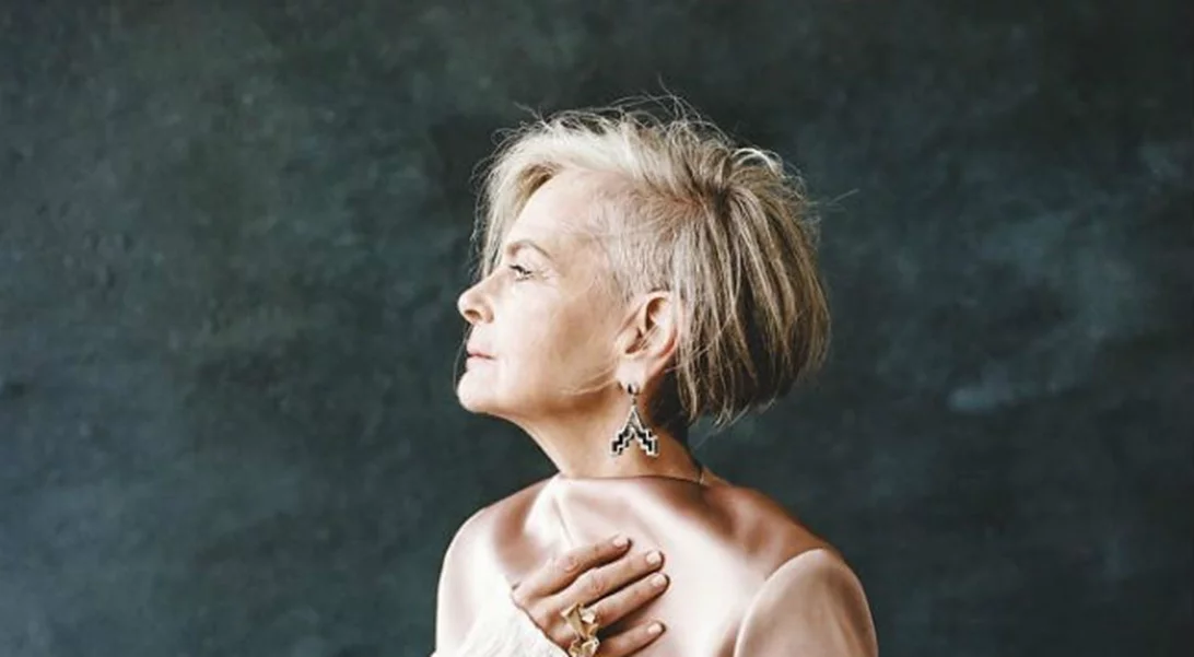 Δημοσιογράφοι μπέρδεψαν μια 63χρονη δασκάλα για fashion icon και της άλλαξαν τη ζωή