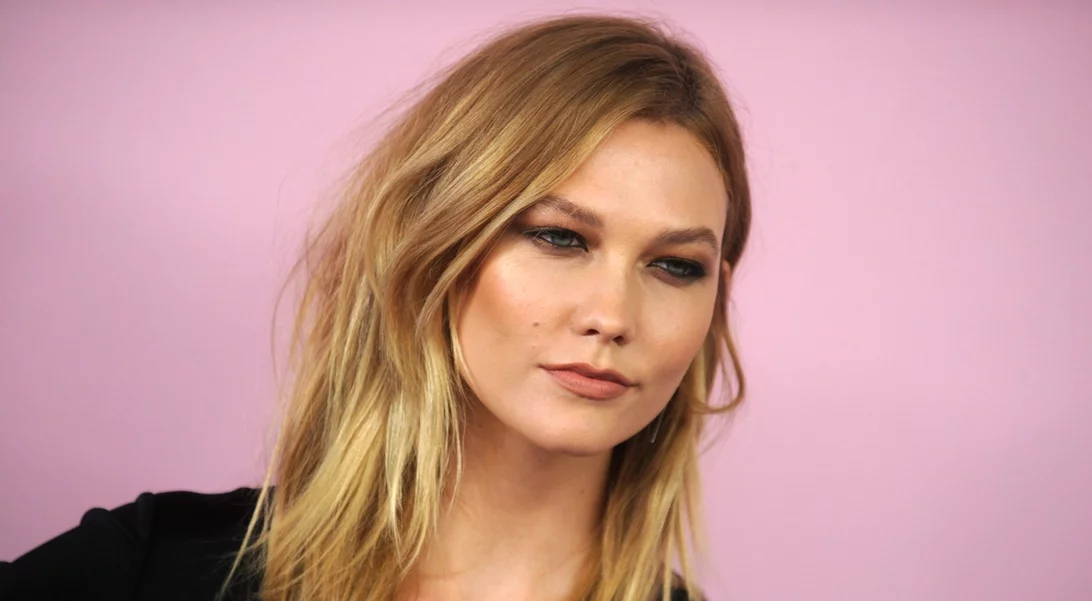 Karlie Kloss: 5 εμφανίσεις της που θέλουμε να αντιγράψουμε για το καλοκαίρι