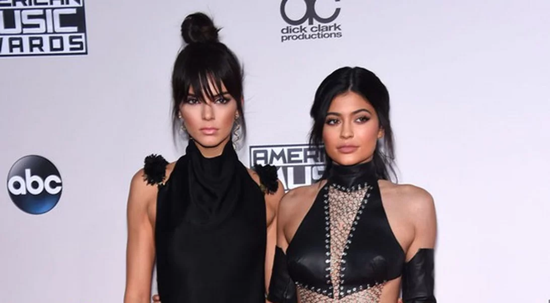 Kylie Jenner: Η στυγνή (και νόμιμη) αντιγραφή των ρούχων που υπογράφει