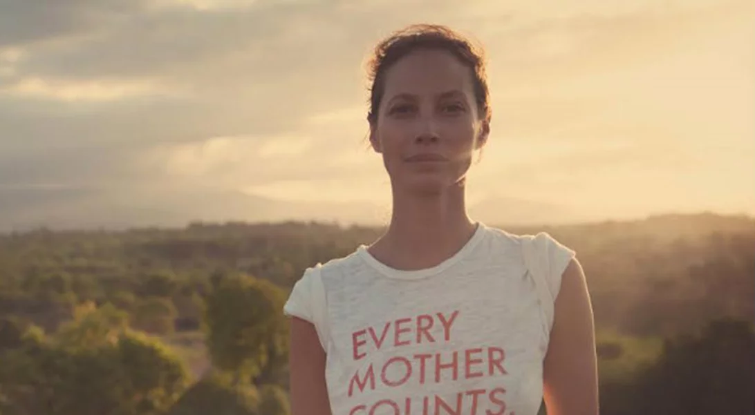 Η Christy Turlington κάνει μια σημαντική έκκληση προς όλες τις μαμάδες