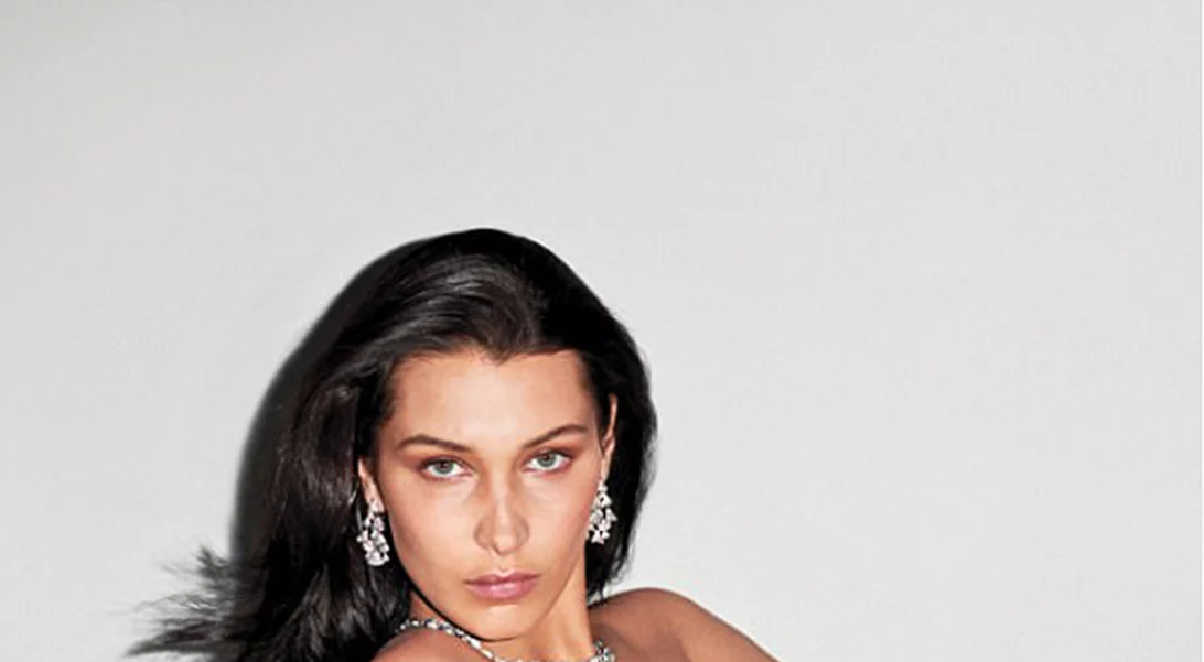 Bella Hadid: Στη Μύκονο με μπλουζάκι Έλληνα designer!