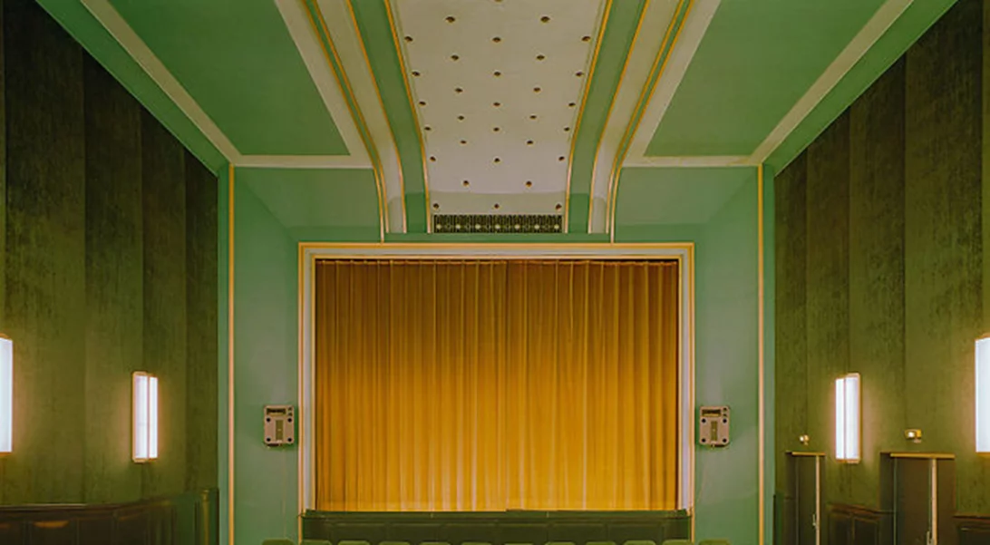 Αληθινά τοπία ή σκηνές από ταινίες του Wes Anderson;