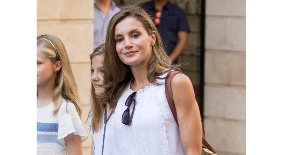 Η βασίλισσα Letizia της Ισπανίας διδάσκει στυλ στις διακοπές της