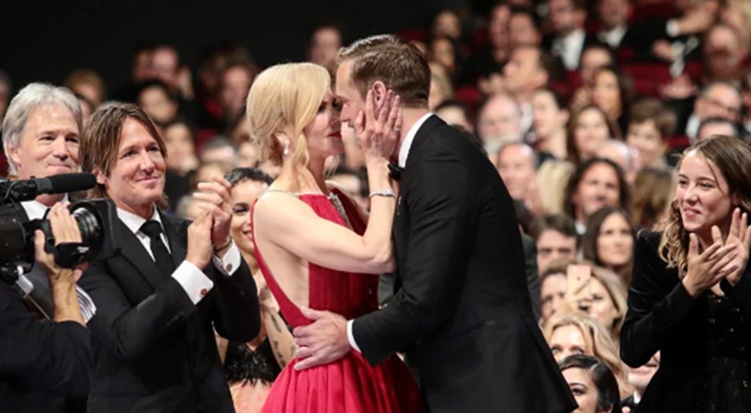 Alexander Skarsgard: Πήρε βραβείο και φίλησε την Nicole Kidman!