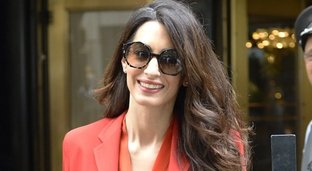 Amal Clooney: Επέστρεψε στην δουλειά μετά την εγκυμοσύνη!