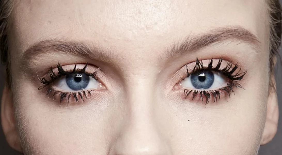 Πώς να φορέσεις το σκούρο κραγιόν τώρα και να μην φαίνεσαι εξωγήινη