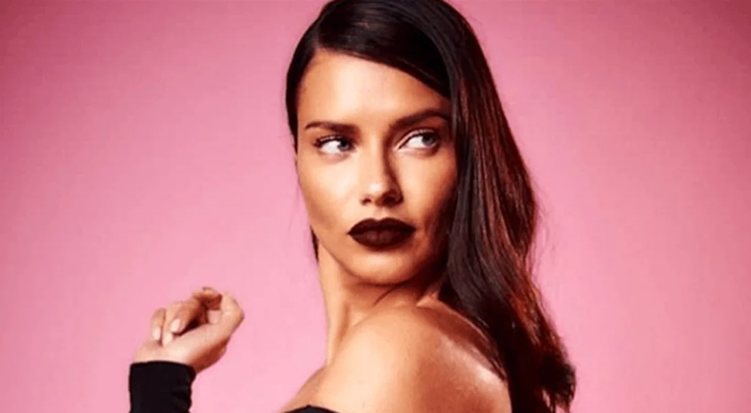 Adriana Lima | Δες τι φόρεσε στη Μύκονο