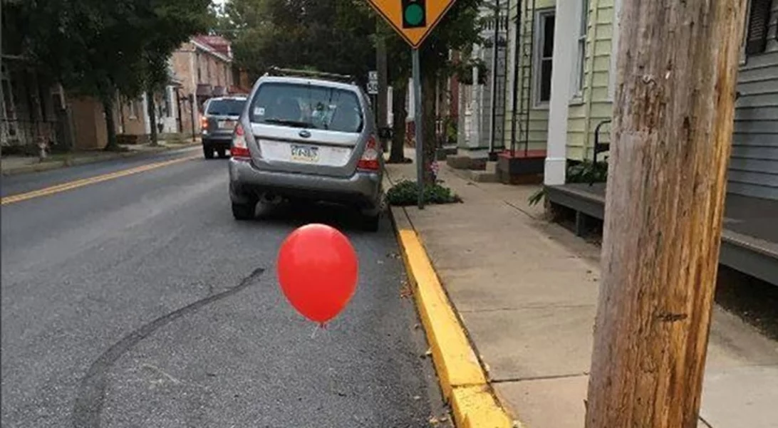 Οι δρόμοι του Σίδνεϊ γέμισαν με κόκκινα μπαλόνια!