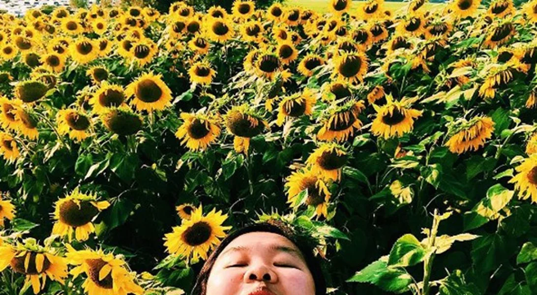 Είναι το chinning η νέα selfie;