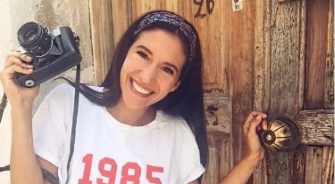 Ελένη Βαΐτσου: Βολτάρει στο κέντρο της Αθήνας και μας χαρίζει το πιο όμορφο χαμόγελο