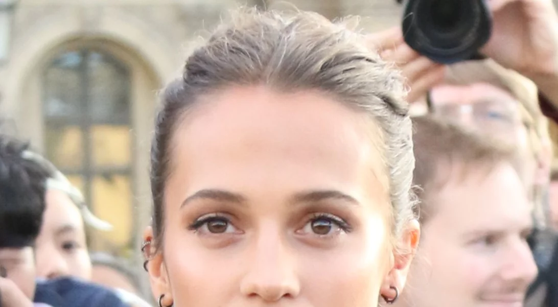 Alicia Vikander: Έτσι θα έμοιαζε το νυφικό της στο (φημολογούμενο) γάμο της;
