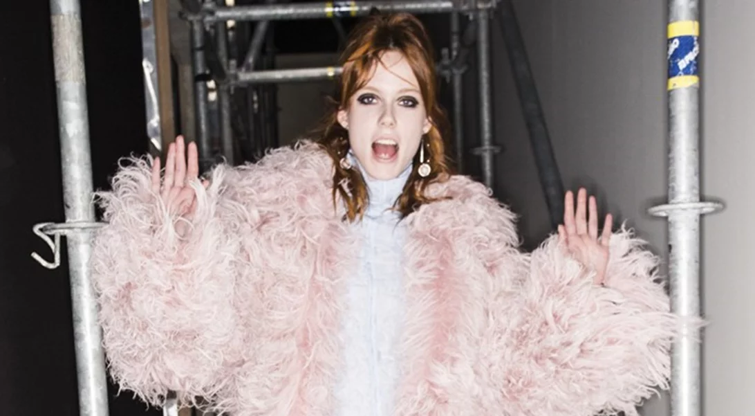 Ντύσιμο για γάμο το χειμώνα: 10 συνδυασμοί που θα σου δώσουν έμπνευση