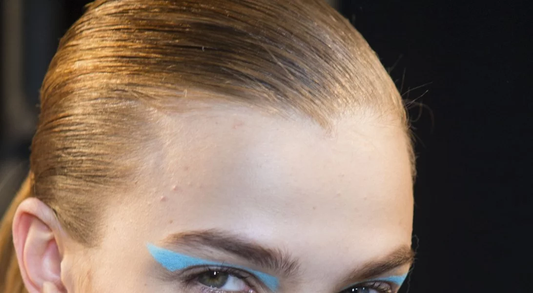 Αυτά είναι τα σωστά beauty προϊόντα αν θες να υιοθετήσεις το πιο hot trend της σεζόν, το χρώμα!