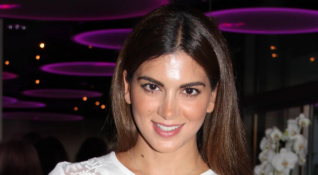 Η Σταματίνα Τσιμτσιλή έγινε νονά και φόρεσε το πιο κομψό μίνι φόρεμα