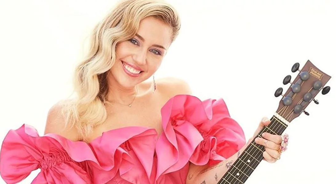 Miley Cyrus | Διέψευσε τις φήμες περί εγκυμοσύνης