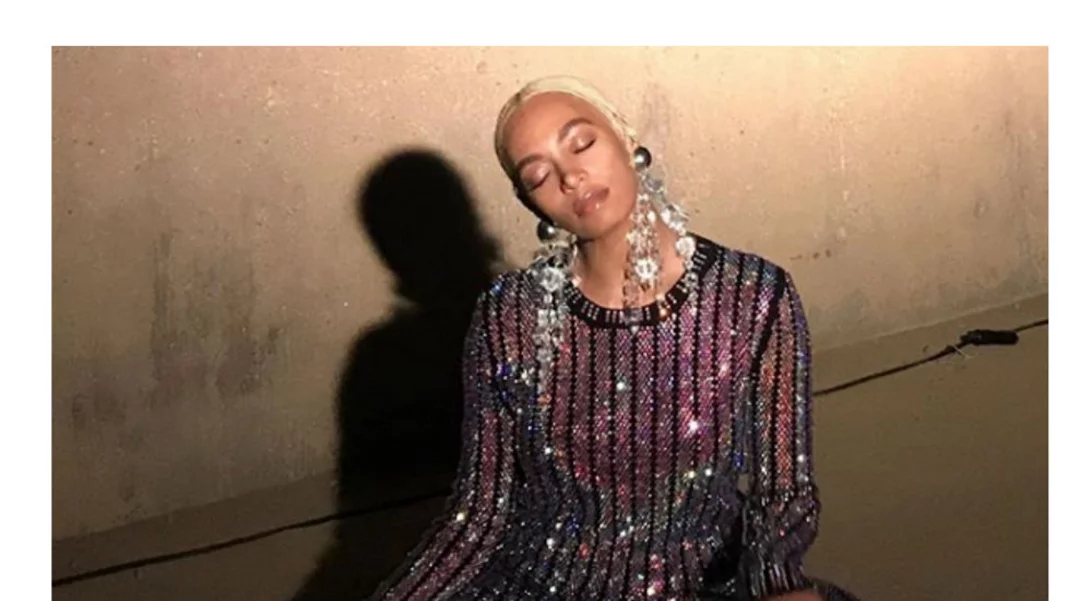 #WomanSpreading: Η νέα πόζα που κυριαρχεί τώρα στο Instagram