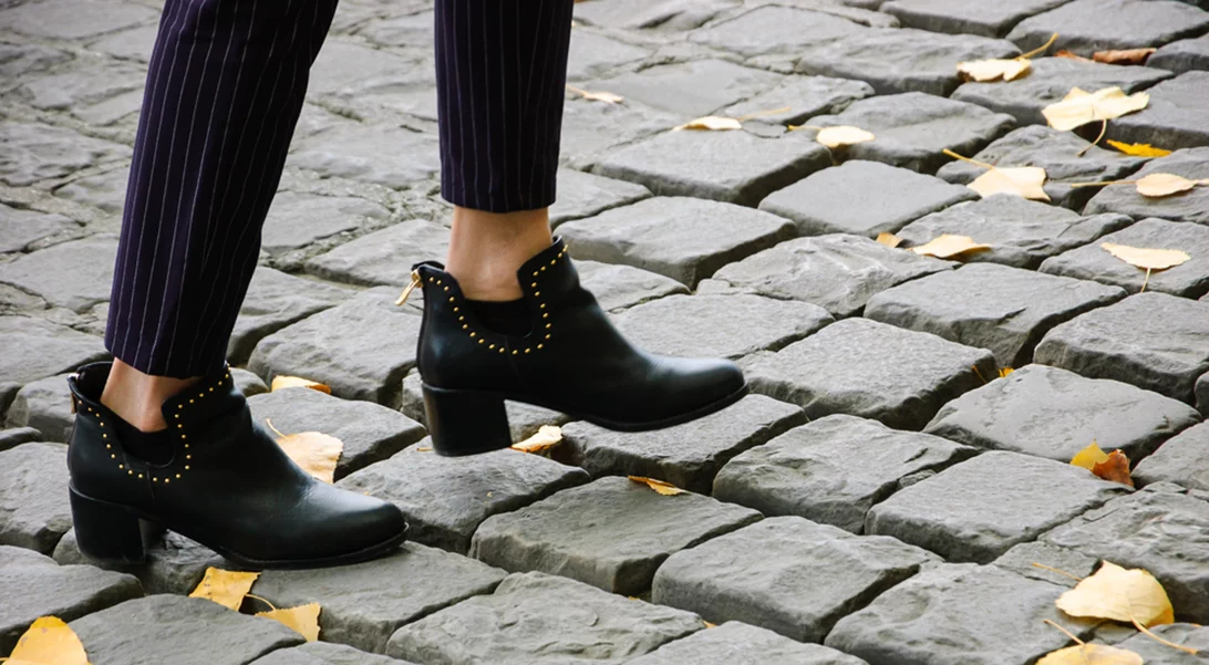 Σε «χτύπησαν» τα καινούρια παπούτσια; Με αυτό το κόλπο θα τα «ανοίξεις»!