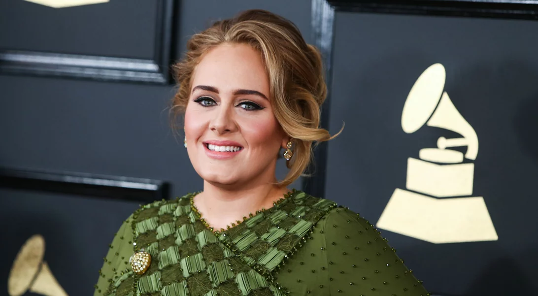 Αγνώριστη η Adele | Σούπερ αδυνατισμένη, με μπικίνι και κοτσιδάκια (pic)