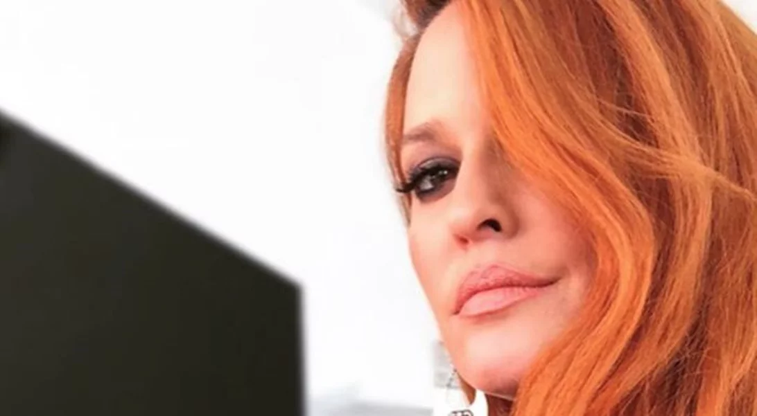 Σίσσυ Χρηστίδου | Ποζάρει ξανθιά και με γαλάζια μάτια