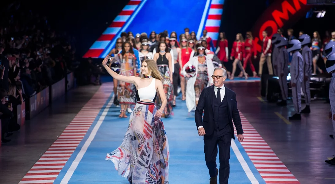 Tommy Hilfiger S/S 2018 | Το "Tommy Drive" έβαλε φωτιά στο Μιλάνο!