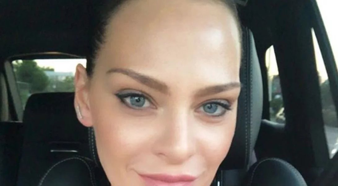 Υβόννη Μπόσνιακ | Εσύ έχεις δει την κούκλα αδερφή της;