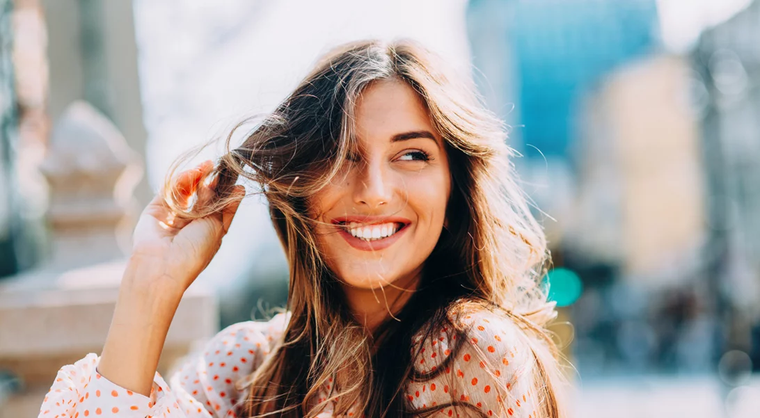 Τέλεια μαλλιά ακόμα και αν δεν έχεις λουστεί; Όχι, η λύση δεν είναι μία απλή αλογοουρά!