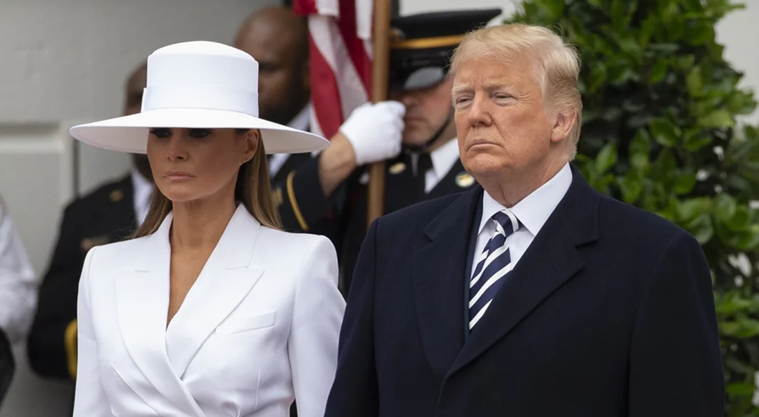 Ακόμα μια αμήχανη στιγμή για τη Melania Trump και τον Donald Trump!