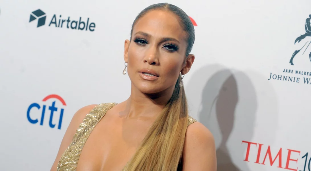 Η Jennifer Lopez έκανε τα μαλλιά της animal print. Ό,τι κατάλαβες, κατάλαβες!