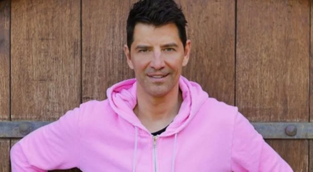 Σάκης Ρουβάς | Το νέο του πρότζεκτ στο YouTube με καλεσμένο έκπληξη!