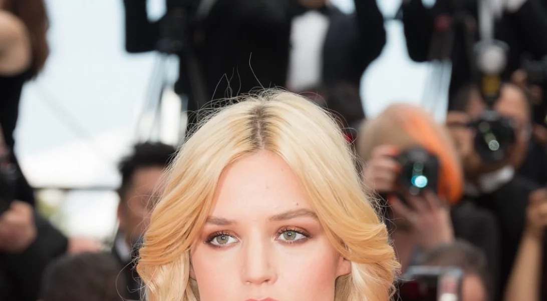 Η Georgia May Jagger δείχνει πώς να απαλλαγείς μόνη σου από την ψαλίδα