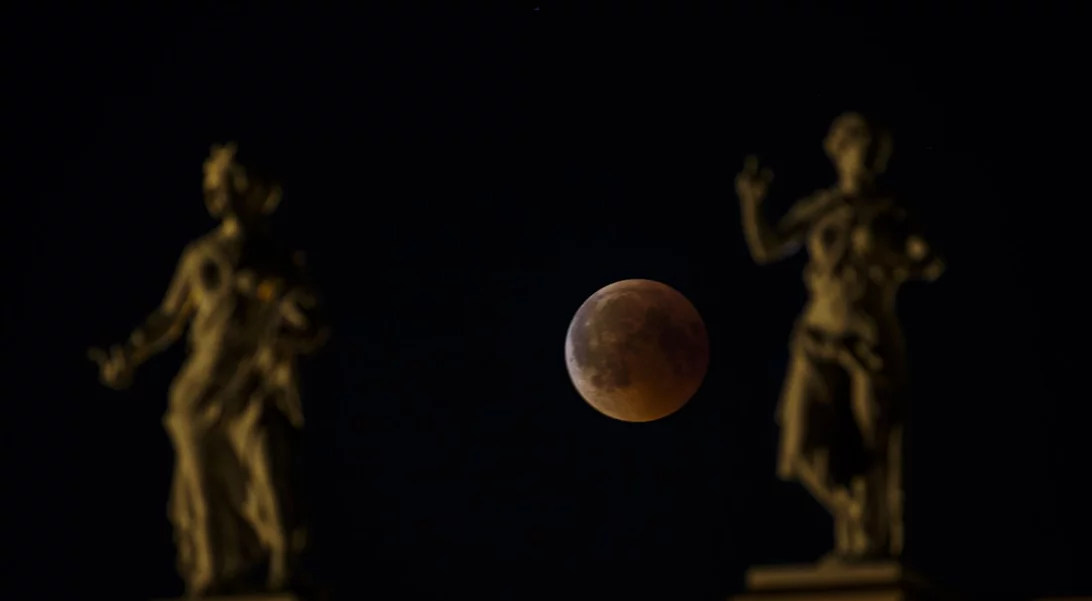 Blood Moon | Οι πιο εντυπωσιακές φωτογραφίες ανά τον κόσμο