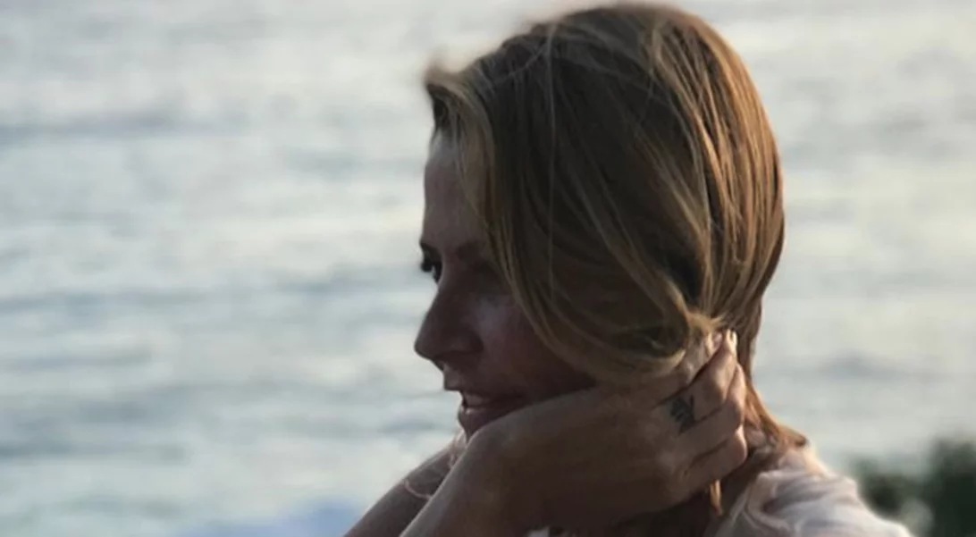 Τζένη Μπαλατσινού | Σκαρφάλωσε στα βράχια...για να σώσει μια κατσίκα!