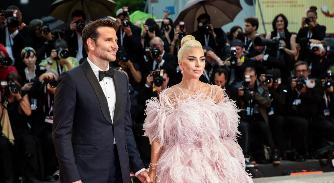 Bradley Cooper - Lady Gaga | Μήπως αυτή η φωτογραφία αποδεικνύει το κάτι παραπάνω στη σχέση τους;