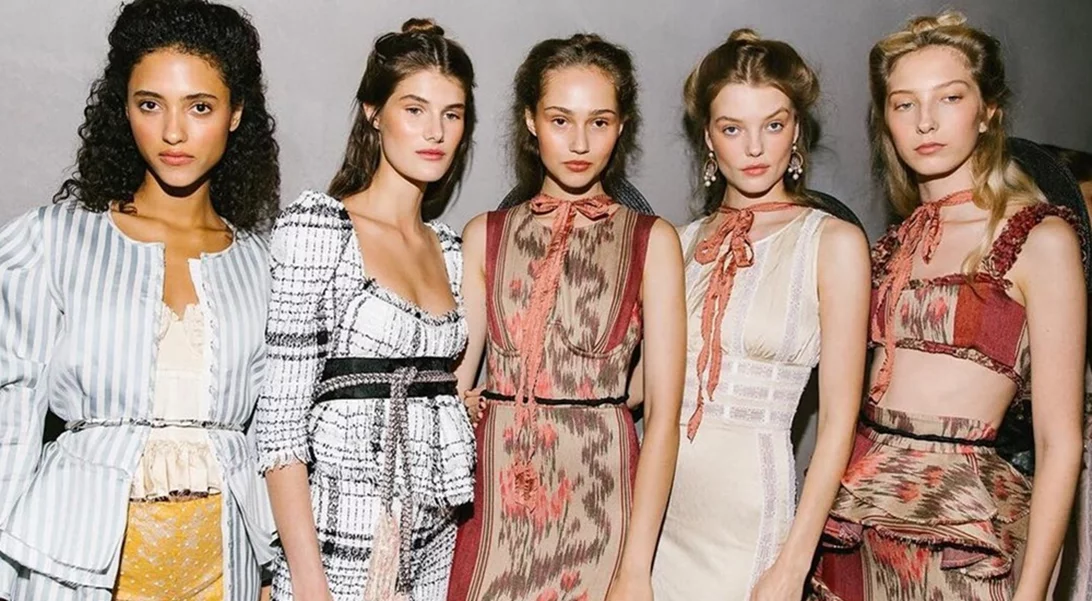 Τα 9 ρούχα και αξεσουάρ που θα βρεις στην γκαρνταρόμπα κάθε μοντέλου