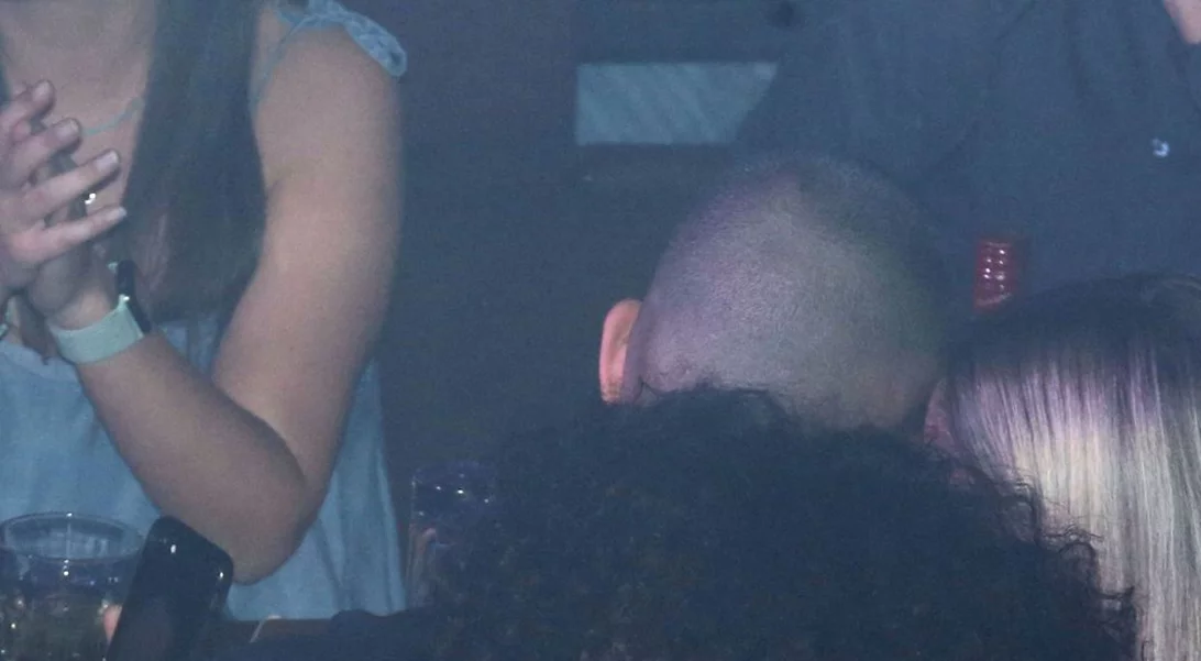 Μαρία Σολωμού | Διασκέδασε στην πρεμιέρα του Πάνου Μουζουράκη