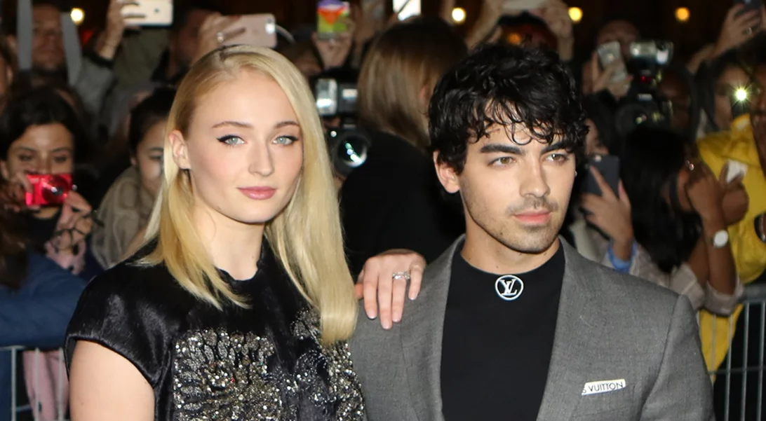 Sophie Turner | Αποκάλυψε γιατί αρραβωνιάστηκε τόσο νωρίς