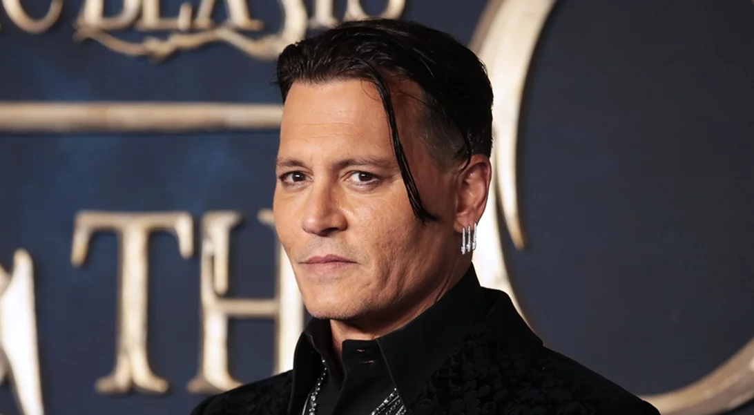 Johnny Depp | Περπάτησε στο κόκκινο χαλί & τον αγαπήσαμε ακόμη πιο πολύ