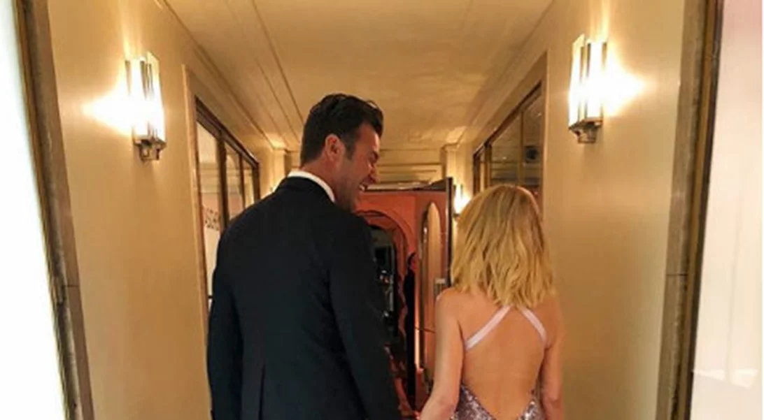Η Kylie Minogue δημοσιεύει ένα Instagram Snap με τον σύντροφό της Paul Solomons