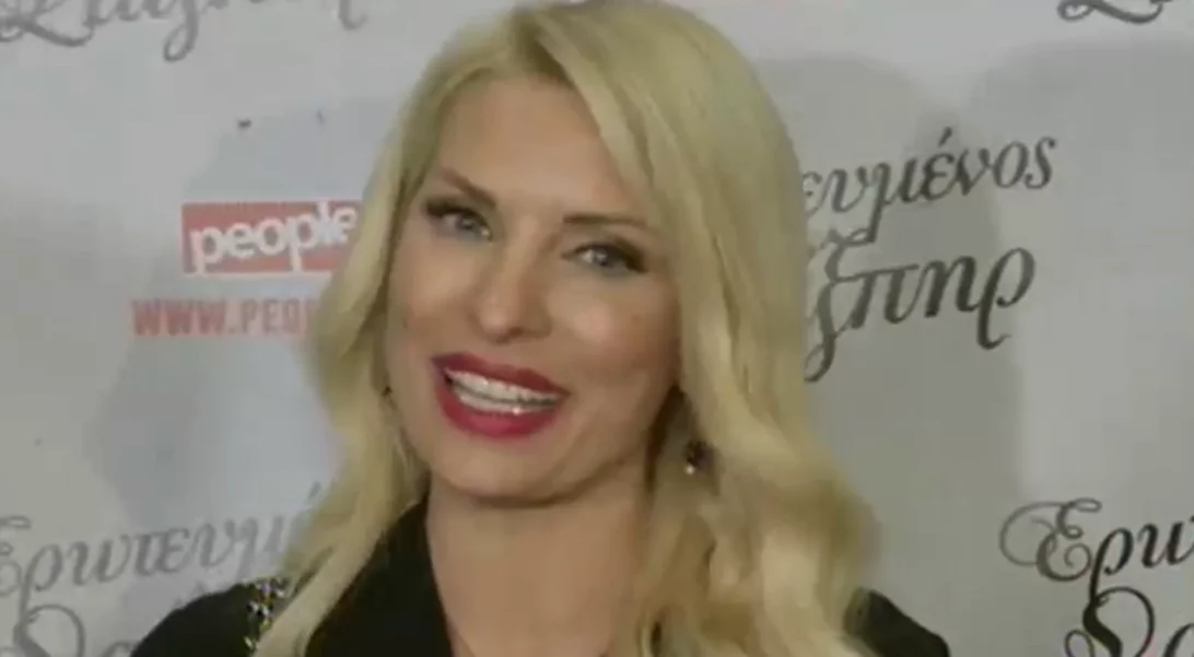 Ελένη Μενεγάκη | Στο θέατρο με τη 14χρονη Λάουρα στο πλευρό της!