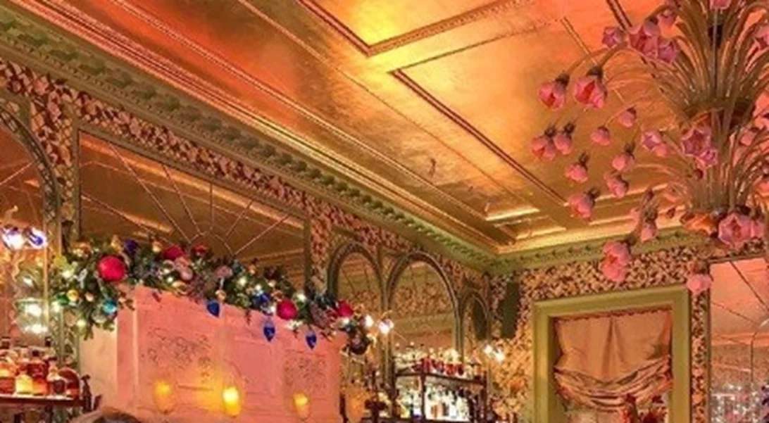 Μαίρη Συνατσάκη - Ντορέττα Παπαδημητρίου | Επισκέφθηκαν το πιο ιστορικό prive club του Λονδίνου