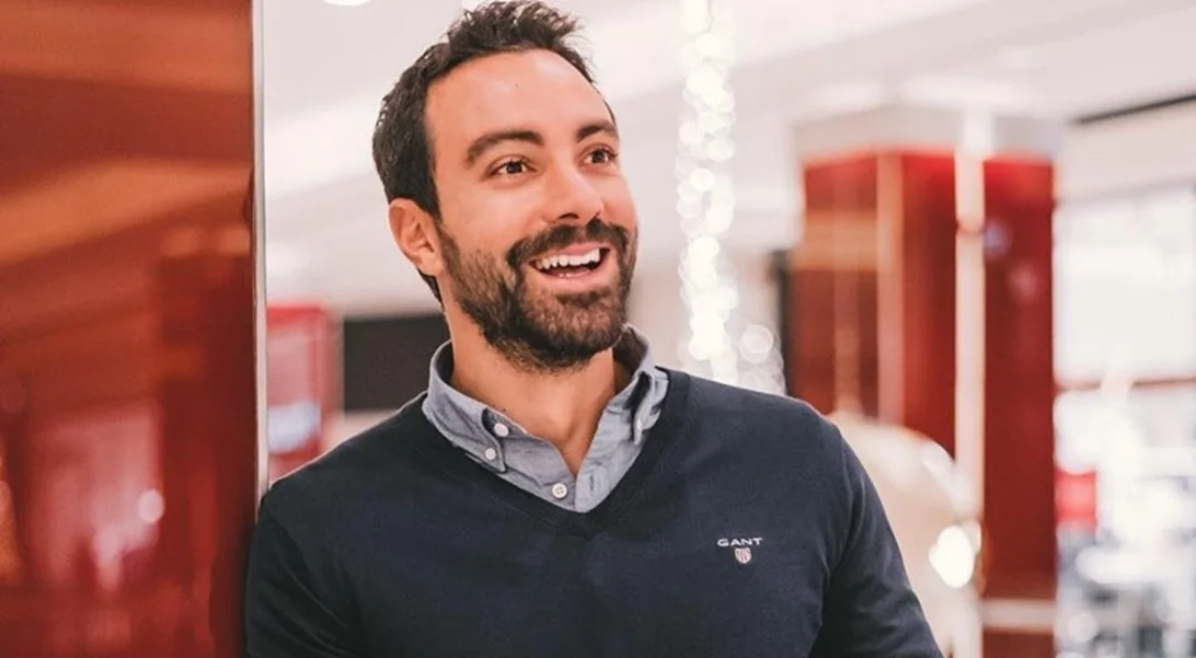 Σάκης Τανιμανίδης | Ως τσολιάς, κάνει παρέλαση πριν 9 χρόνια!