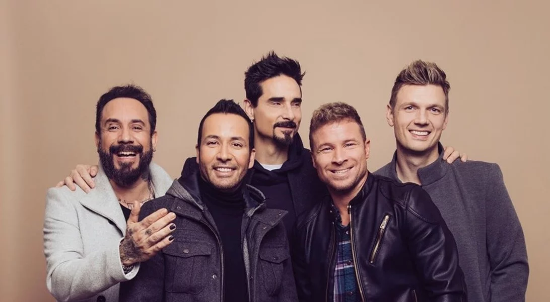 Backstreet Boys | Eνώνονται διαδικτυακά και τραγουδούν "I want it that way"