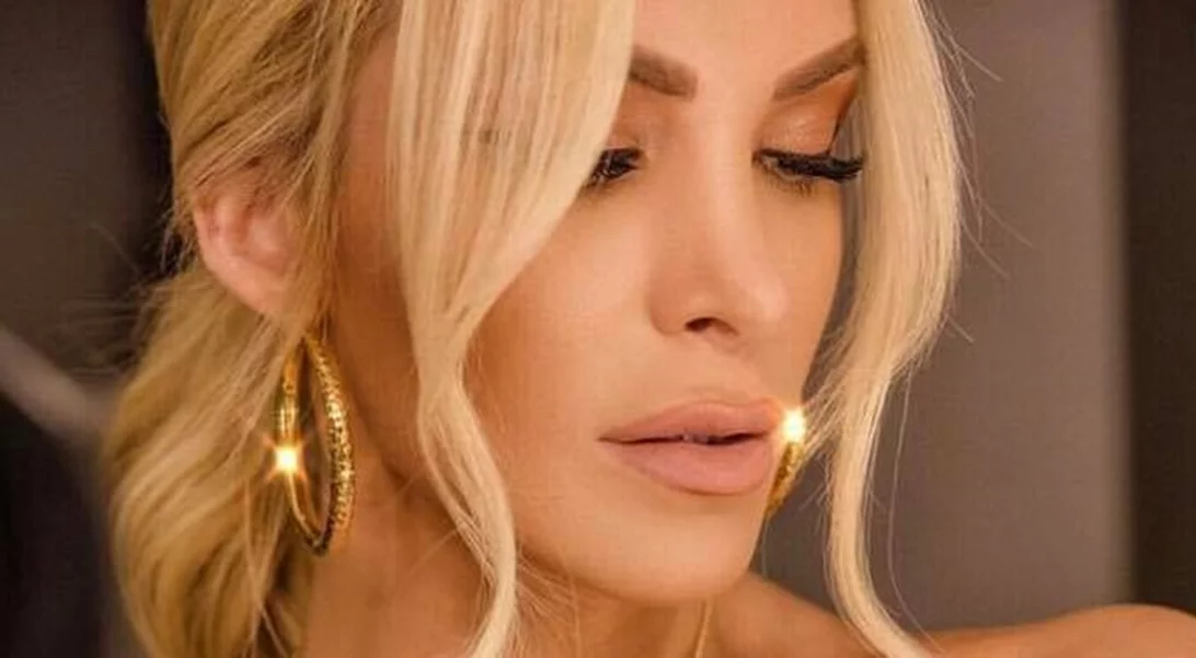 UPDATE: Η Κατερίνα Καινούργιου ΔΕΝ έβαψε τα μαλλιά της ροζ!